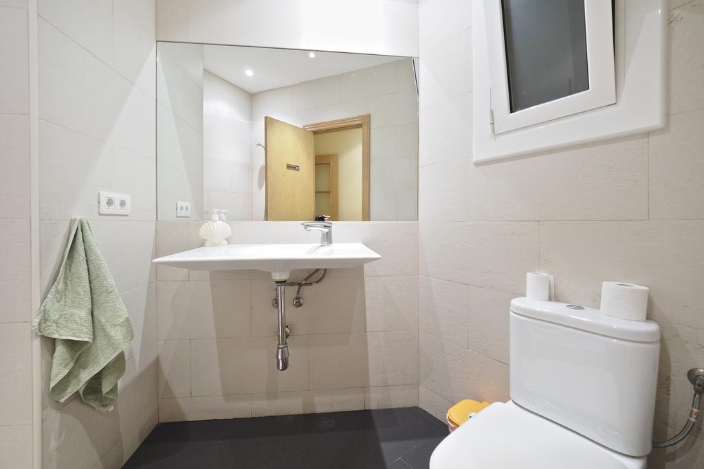 Motorsport Barcelona Hostel Εξωτερικό φωτογραφία